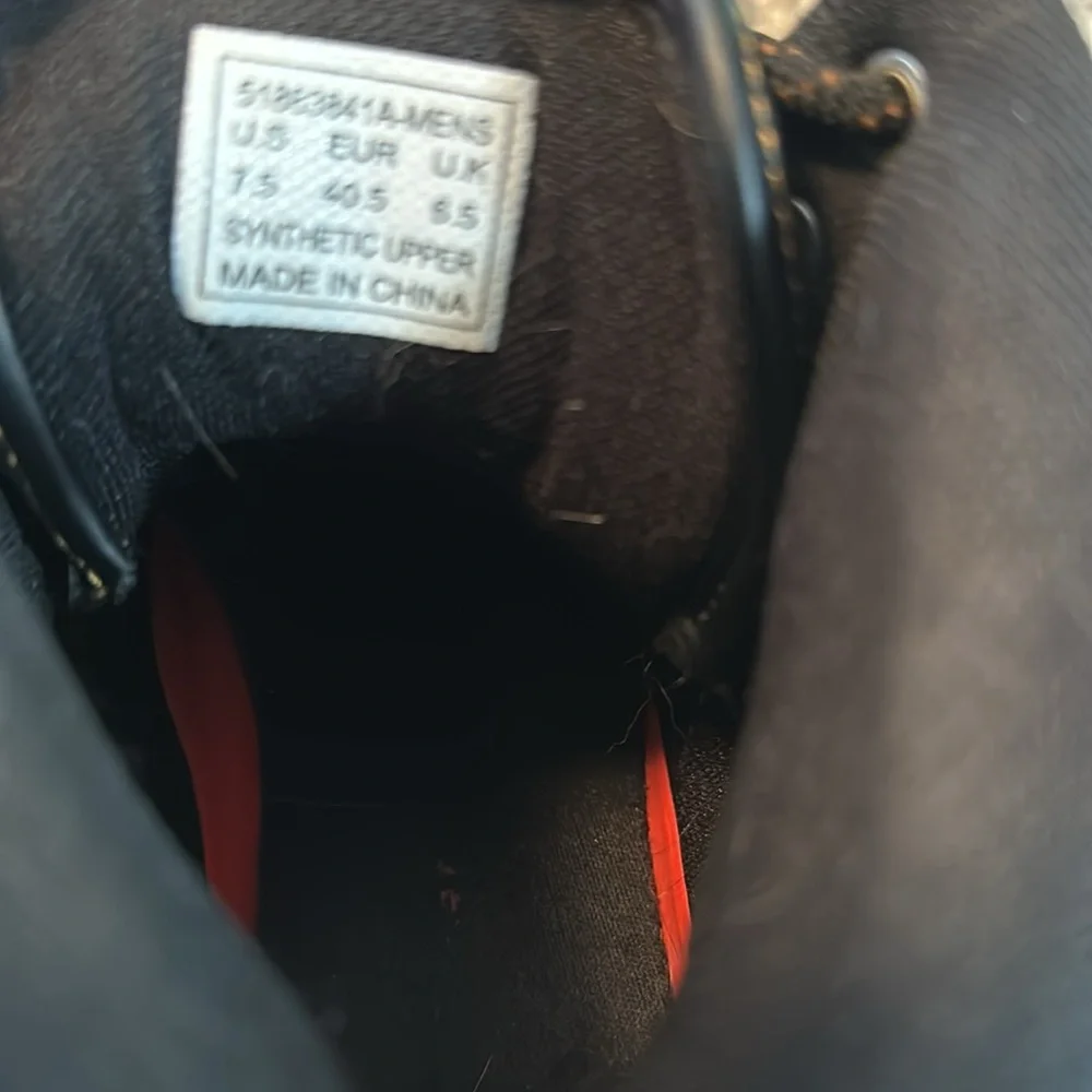 Levi's Mid Top Sneakers Mens Size 7.5. Black.